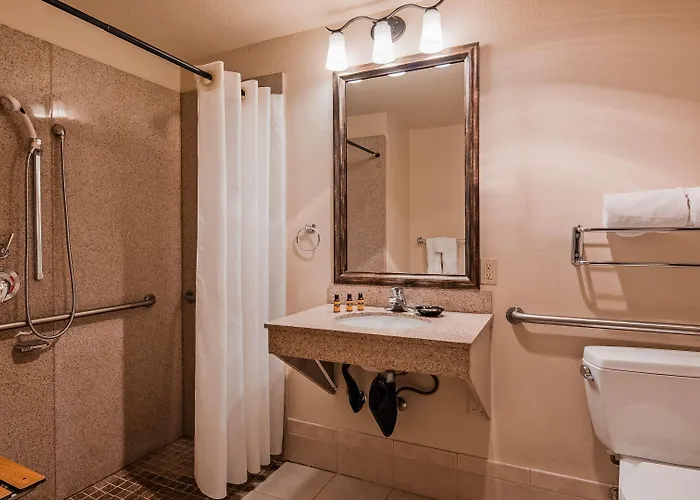 Best Western Plus Rivershore Hotel