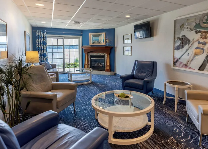 Bay Pointe Inn