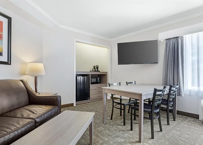 Best Western Plus Windjammer Inn & Conference Center