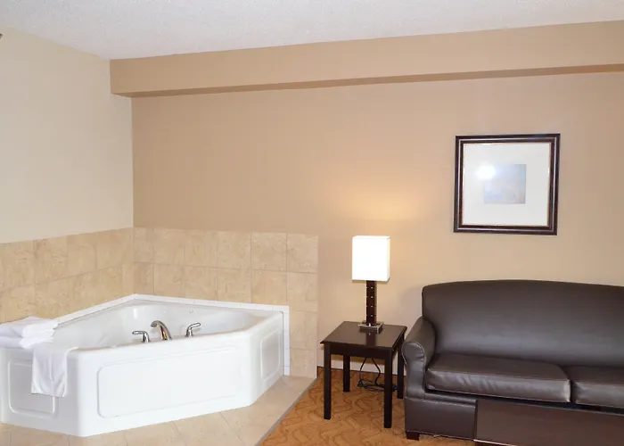 Cobblestone Inn & Suites - Lake View
