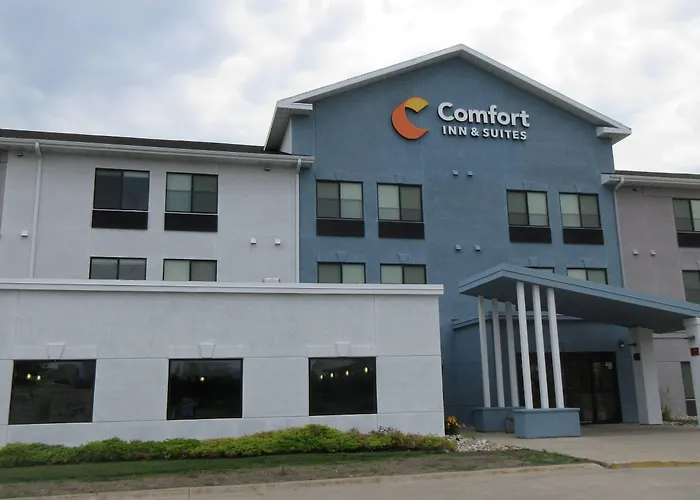 Comfort Inn & Suites Grand Forks Near Alerus Center