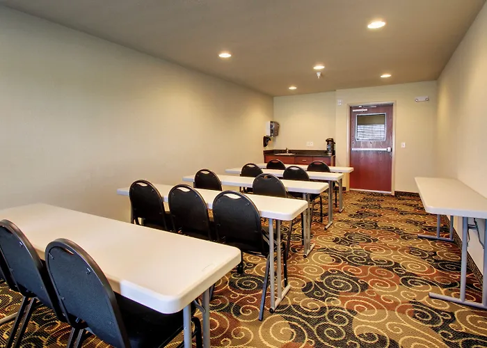 Cobblestone Hotel & Suites - Newton