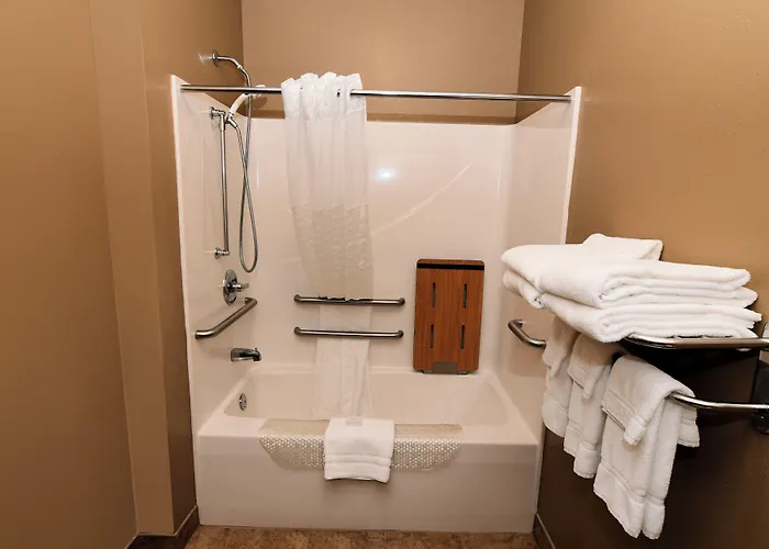 Cobblestone Inn & Suites - Denison | Majestic Hills