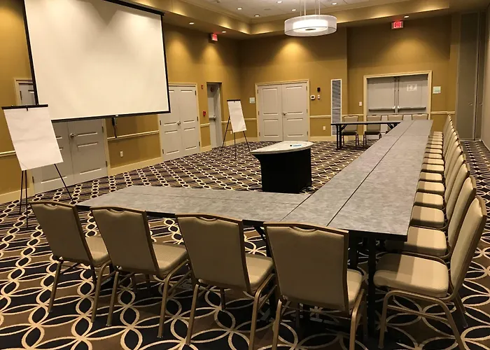 Holiday Inn And Suites East Peoria By Ihg
