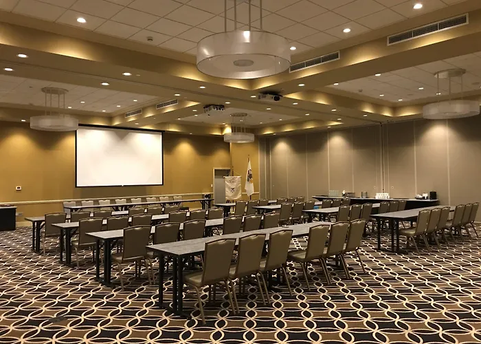 Holiday Inn And Suites East Peoria By Ihg