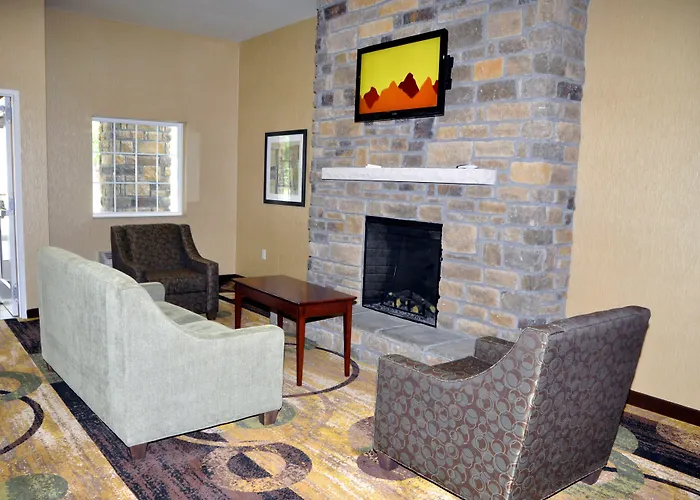 Cobblestone Inn & Suites - Holyoke