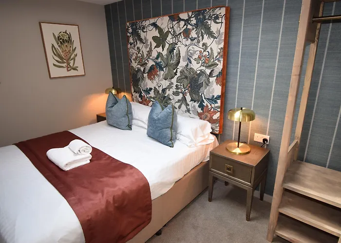 Elphinstone Hotel