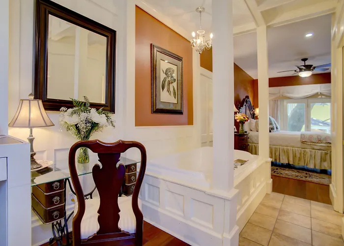 Azalea Inn And Villas