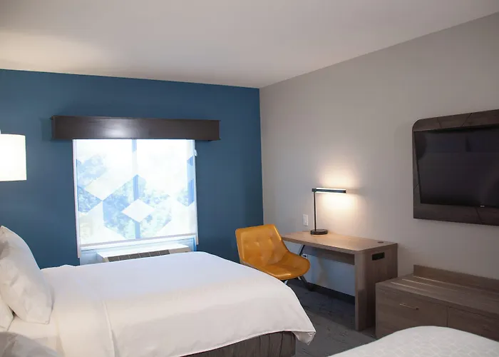 Holiday Inn Express & Suites Overland Park By Ihg