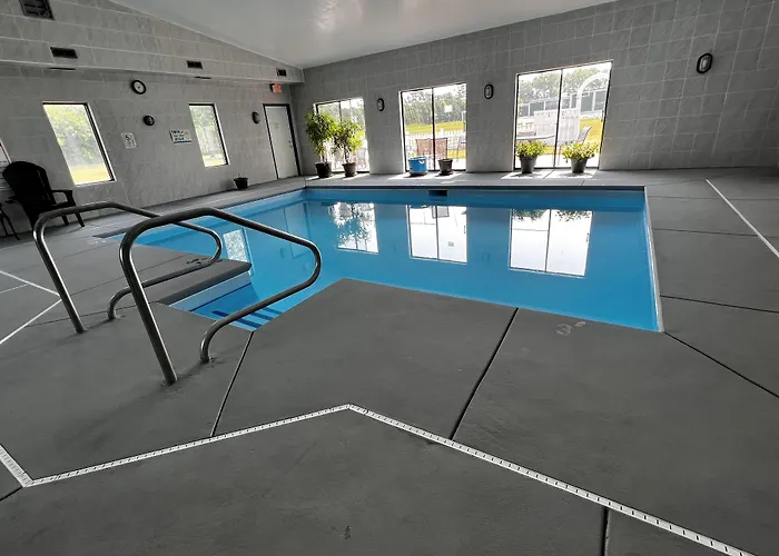 Sky Lodge Inn & Suites - Delavan