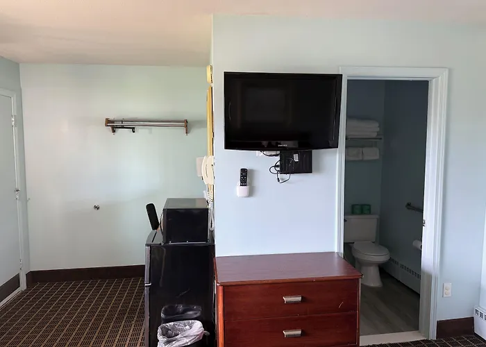 Crows Nest Inn Tawas