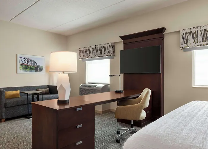 Hampton Inn & Suites Pittsburgh Waterfront West Homestead
