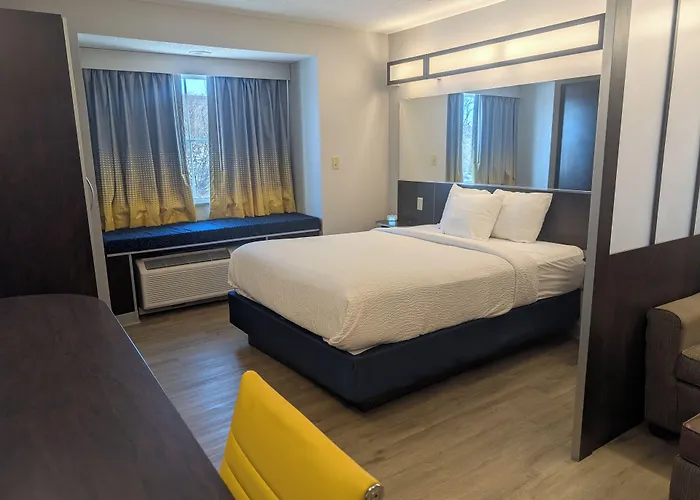 Microtel Inn & Suites By Wyndham Wheeling At The Highlands