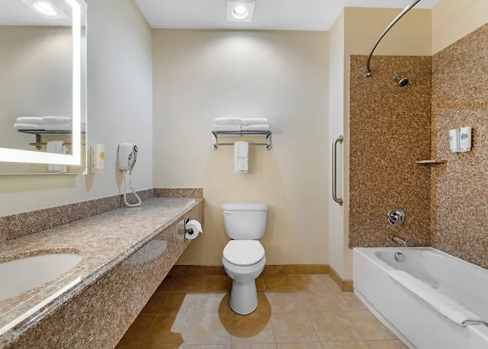 Comfort Inn & Suites Lawrence - University Area