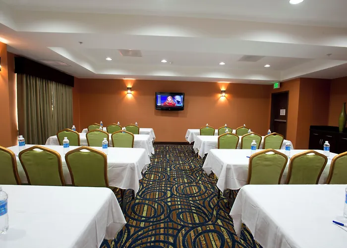 Holiday Inn Express & Suites Morrilton By Ihg