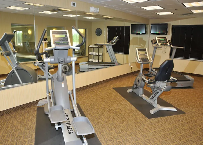 Holiday Inn Express & Suites Clinton By Ihg