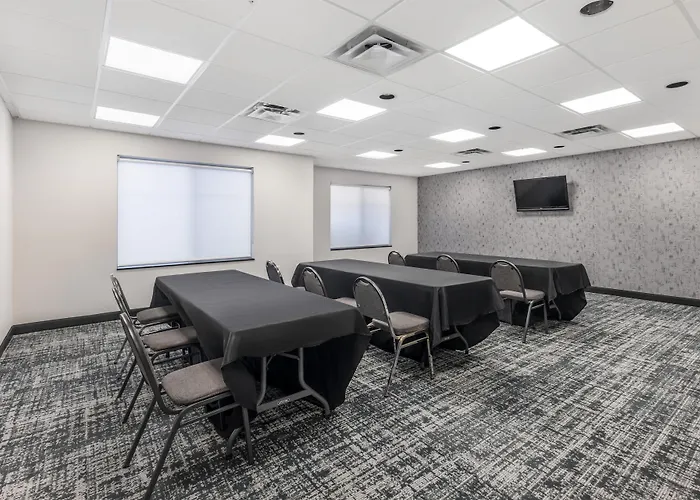Best Western Plus Airport Inn & Suites