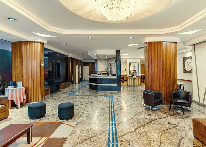 Carillon Plaza Hotel