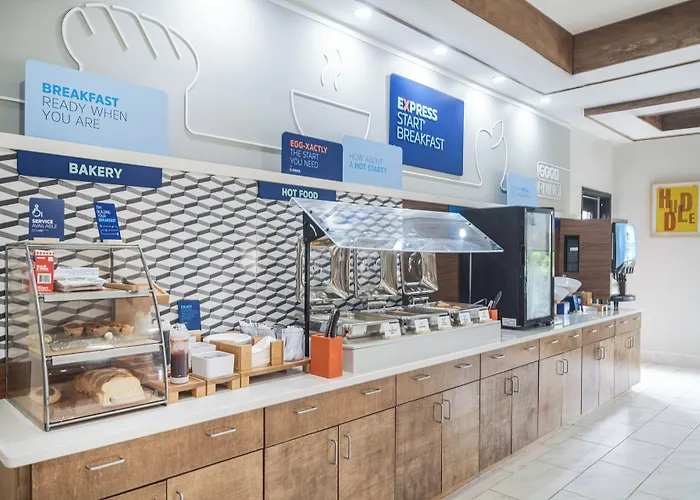 Holiday Inn Express Pratt By Ihg