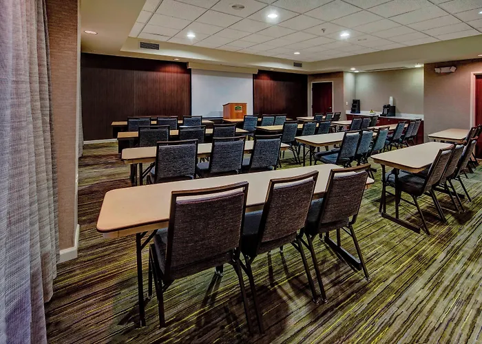 Courtyard By Marriott Alexandria