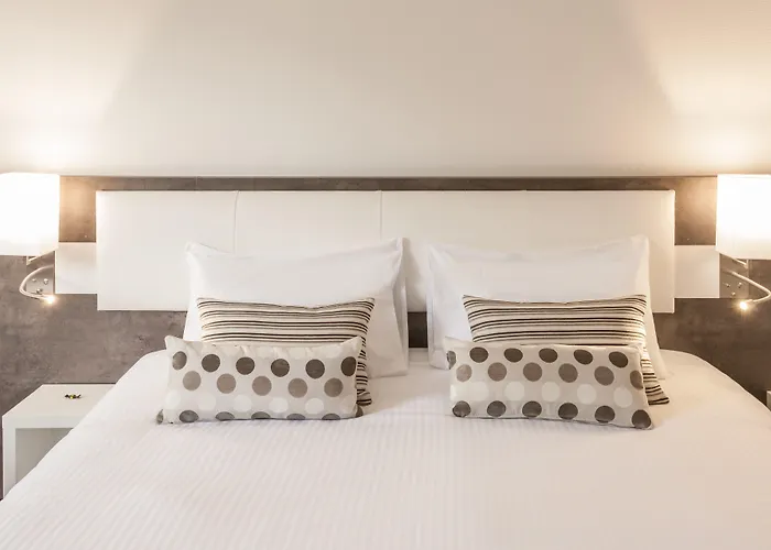 Logis Hotel Restaurant & Spa Au Comte D'Ornon