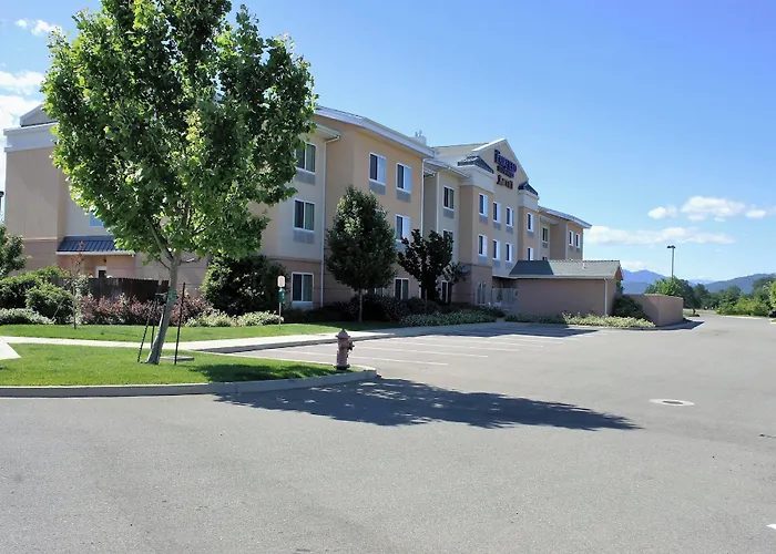 Fairfield Inn & Suites Redding