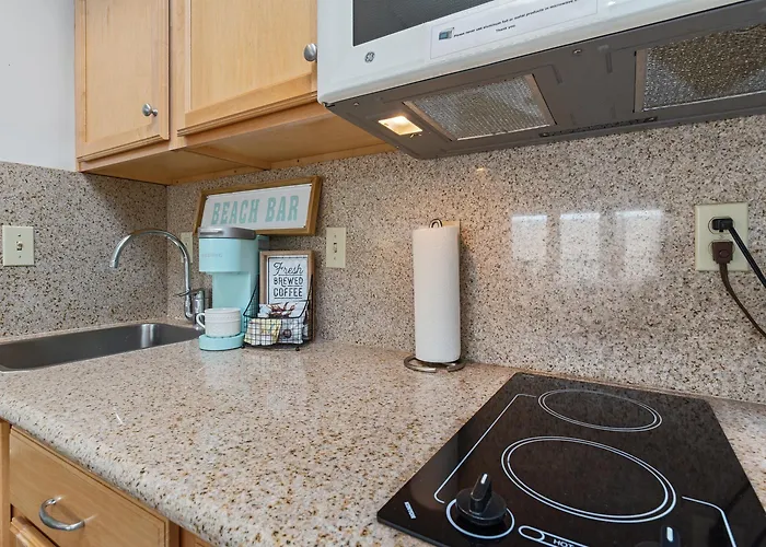 Beach House Inn & Suites