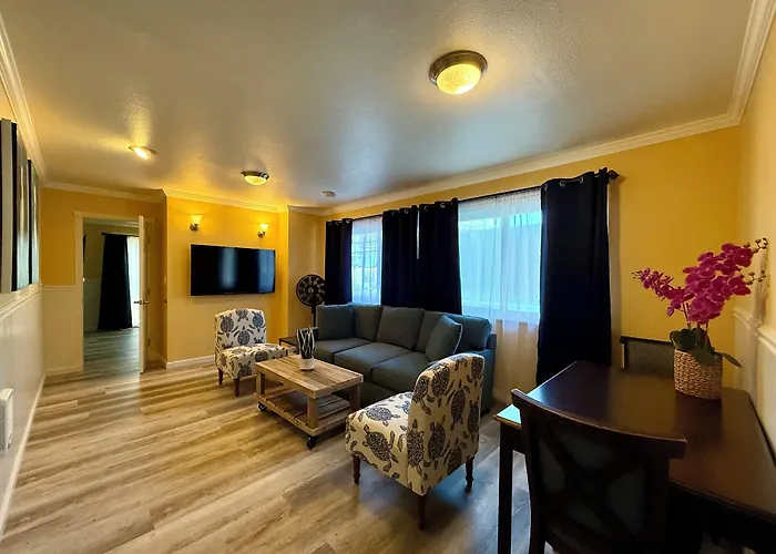 Monterey Bay Lodge