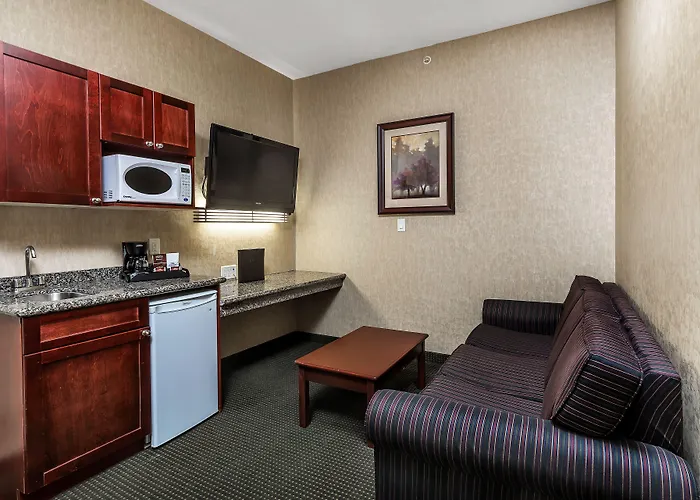 Redwood Inn & Suites