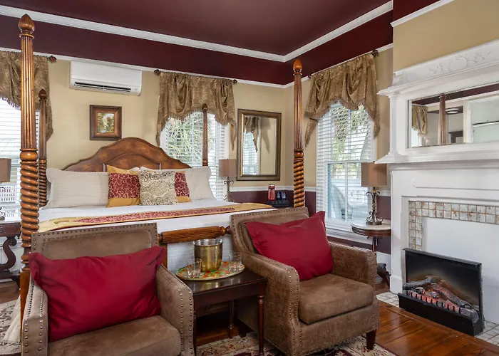 Bayfront Westcott House Bed & Breakfast
