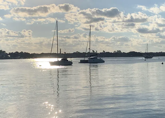 Bayfront Westcott House Bed & Breakfast