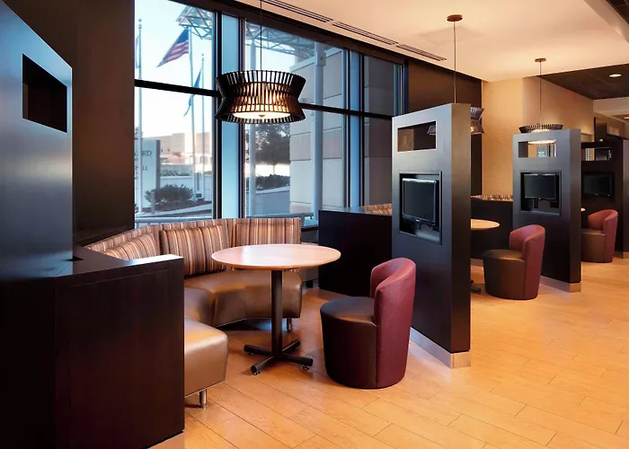 Courtyard By Marriott Indianapolis Downtown