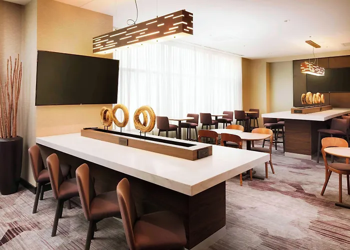 Courtyard By Marriott Indianapolis Downtown