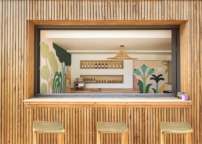 Hotel Les Jardins Du Canal - Piscine Chauffee A 28 Degres - Parking Gratuit - Garage - Bornes Electriques - Accueil Velos Et Motos - Kids Friendly-Solaire Ecoresponsable