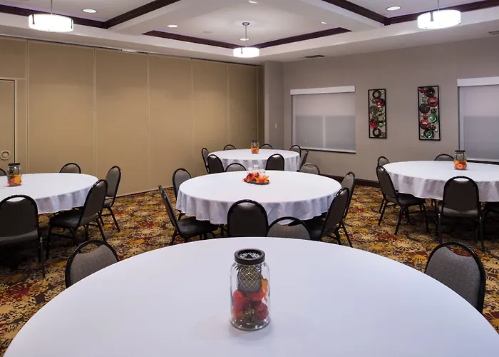 Holiday Inn Express & Suites Pittsburg By Ihg