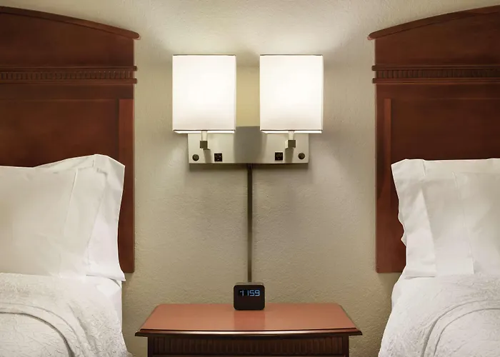 Hampton Inn & Suites Madison - West