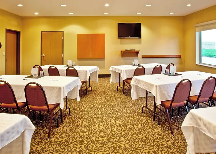 Holiday Inn Express Hotel & Suites Sheldon By Ihg