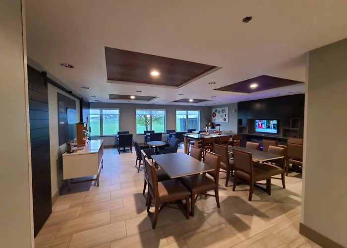 Holiday Inn Express Hotel & Suites Sheldon By Ihg