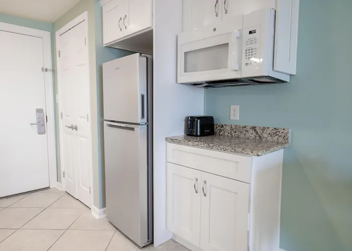 Oceanfront Litchfield Inn
