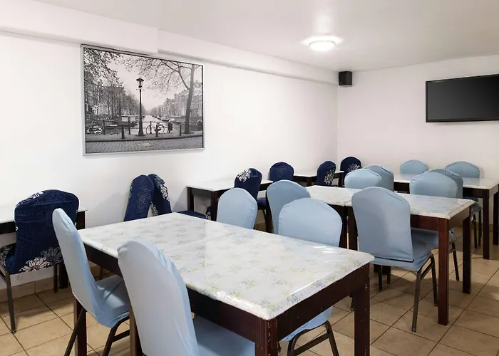Days Inn & Suites By Wyndham Artesia