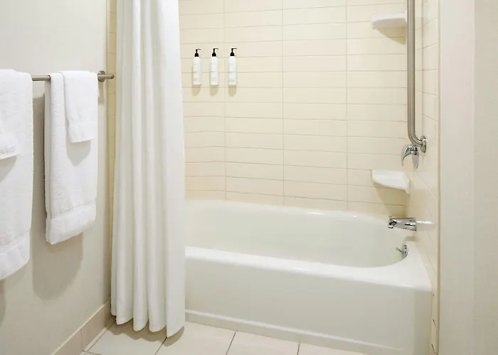 Fairfield Inn & Suites By Marriott Montreal Airport