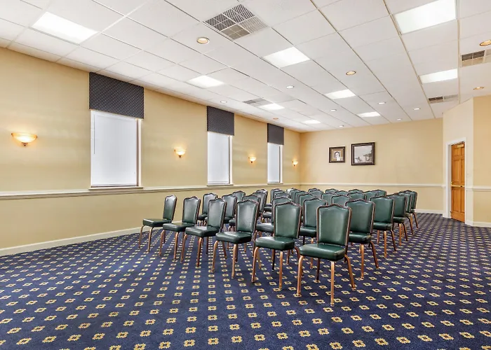 Red Roof Inn & Suites Newport News