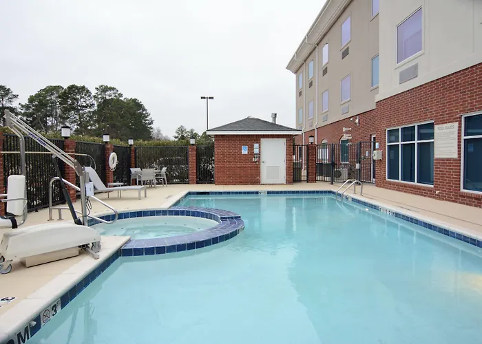 Holiday Inn Express Hotel & Suites New Boston By Ihg