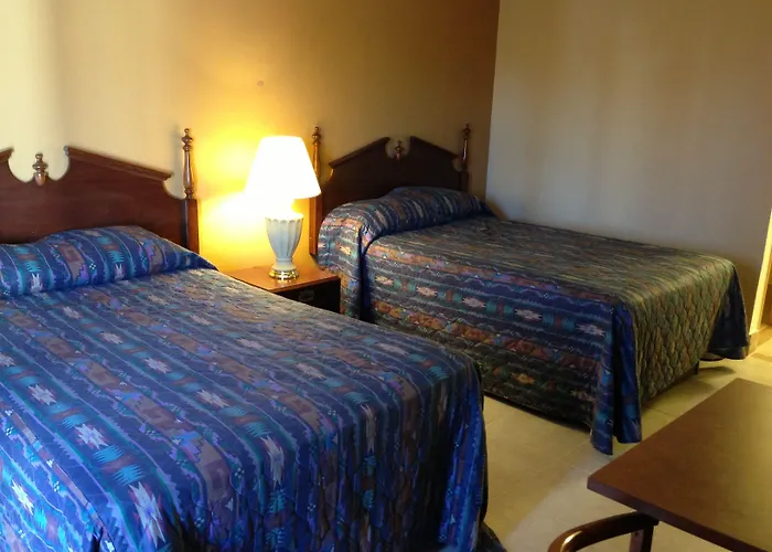 Cloud 9 Inn - Beach Hotel