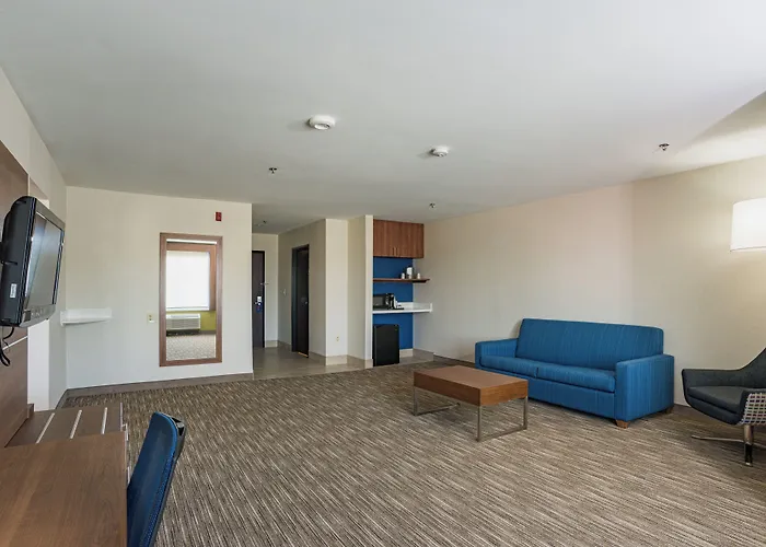 Holiday Inn Express Hotel & Suites Swansea By Ihg