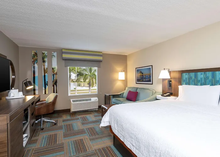 Hampton Inn & Suites Fort Myers-Colonial Boulevard