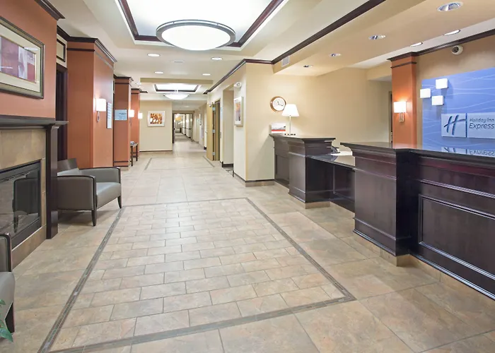 Holiday Inn Express & Suites Minot By Ihg