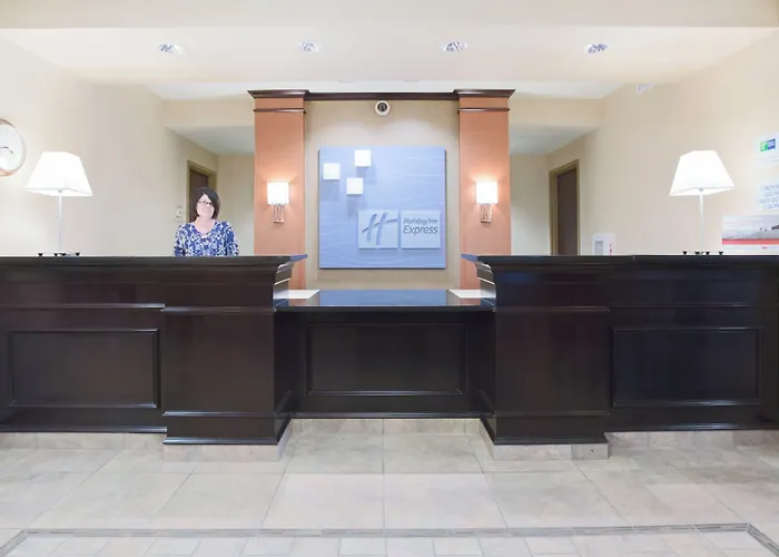 Holiday Inn Express & Suites Minot By Ihg