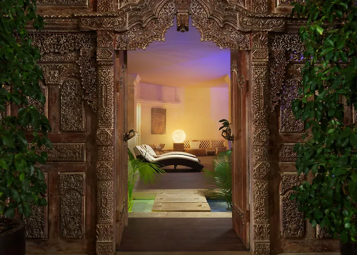 Royal Garden Villas, Luxury Hotel