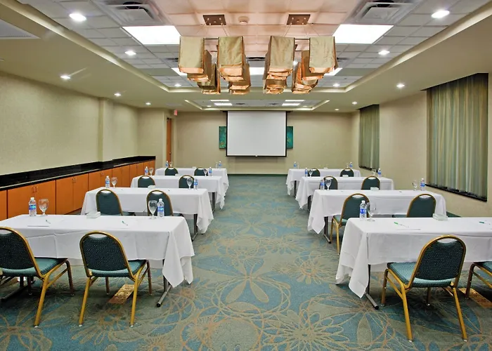 Holiday Inn Hotel & Suites Gateway By Ihg